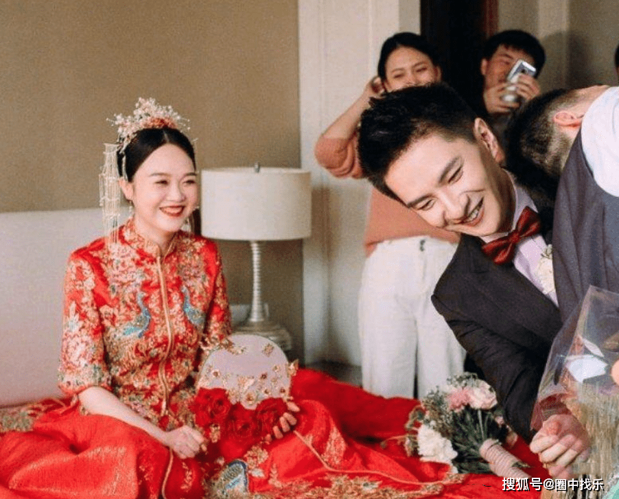 李瑞不仅是名牌大学毕业,现在还已经结婚啦,虽然不在娱乐圈发展了,但