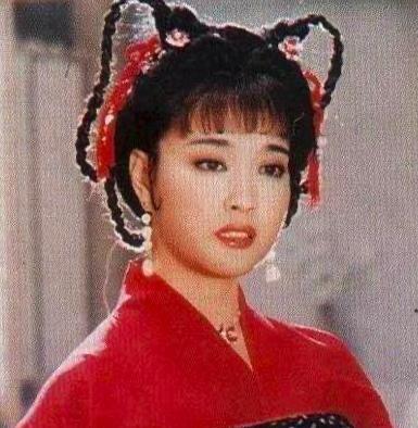 曲线|64岁刘晓庆穿紧身衣秀身材曲线，扭腰摆臀状态年轻