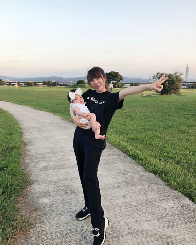 父亲|罗志祥43岁经纪人小霜宣布怀二胎，仍是试管婴儿，孩子父亲不详