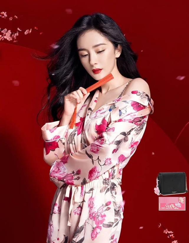 产品|杨幂穿吊带睡衣拍大片，媚眼如丝腰臀比堪称完美，鼻子却十分突兀