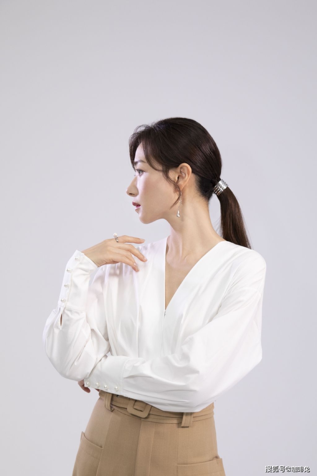 身材苗条|万茜的时尚感无敌了,图二我心动了,图三高级感就扑面而来!