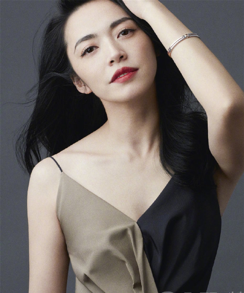 元素|过了40岁的女人，多穿这4条连衣裙，减龄又显气质，像孩子的姐姐