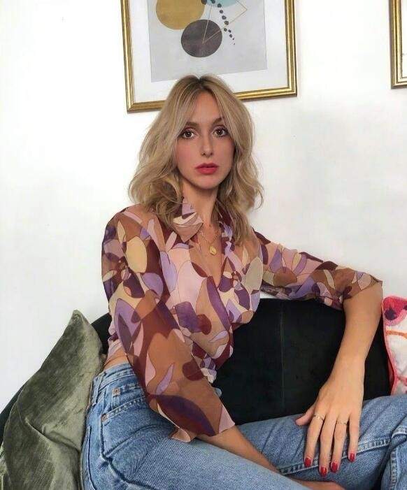 毛衣|简单时髦的法国博主Lucie Mahé 慵懒的法式浪漫主义是她的风格关键词