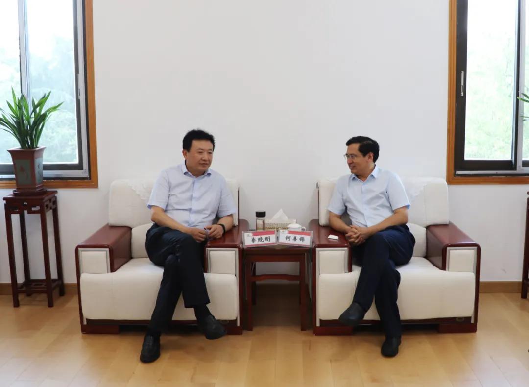 联社党组书记,理事会主任李晓刚会见了到访的信丰县委书记何善锦一行