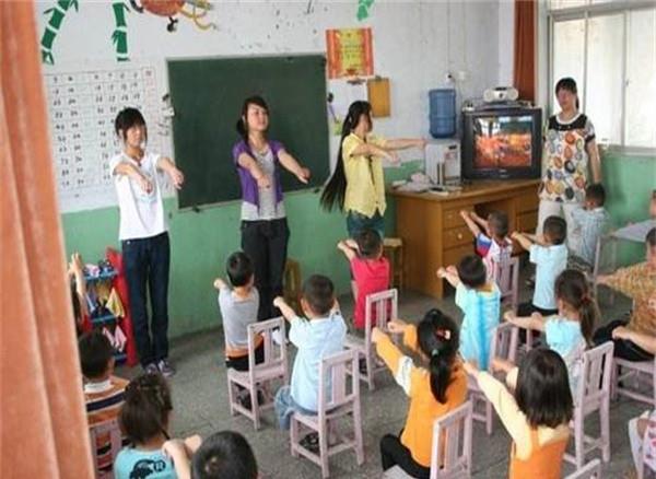 因为|“新型冷暴力”正在幼儿园盛行，孩子表达不出来，家长也一无所知