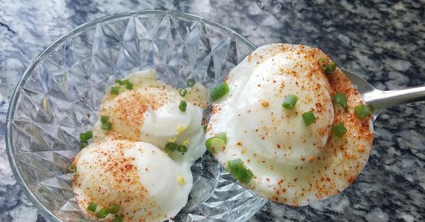 碗底|天气炎热,试试这道水煮荷包蛋,不用油也能做,好吃好看又清淡