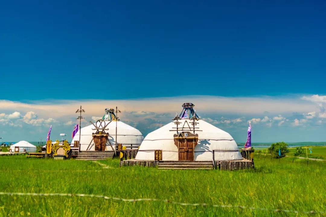作为游牧文化展示基地,这里的蒙古包确实挺别致的~走的时候还看到了