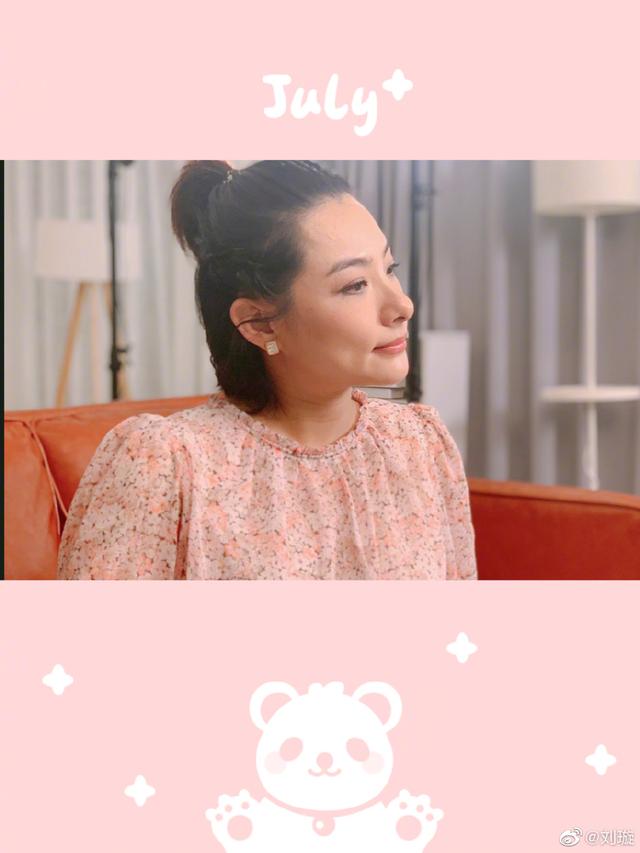 面色|刘璇二胎进入倒计时，着粉嫩碎花裙难掩巨大孕肚，面色红润状态佳