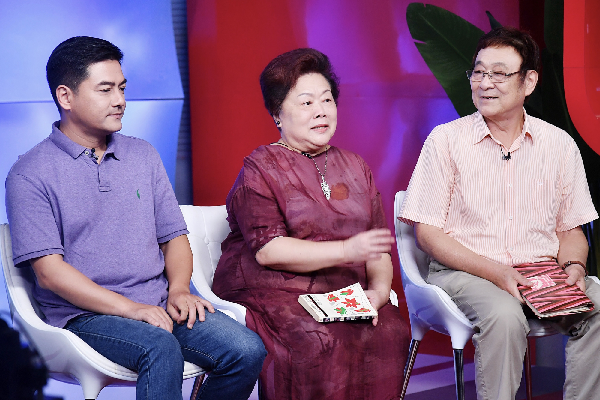 演出过《十六岁的花季《封神榜》等经典作品的何威二十多岁就退出
