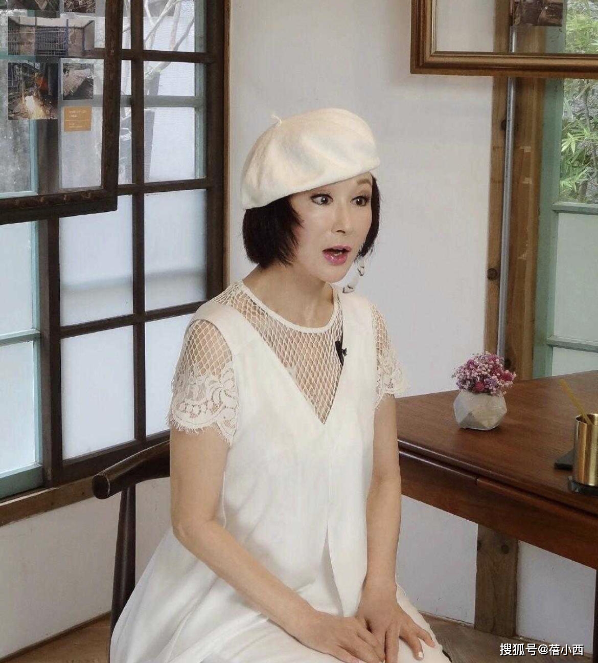 中老年|潘迎紫根本不认老，72岁穿小黄裙录节目活力十足，看着只有45岁