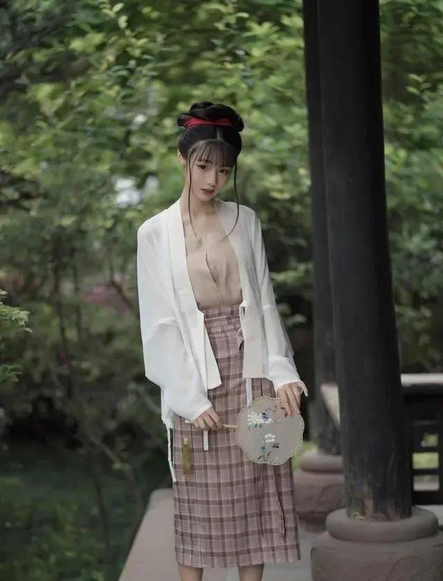 旋裙|宋朝人的时尚又被模仿？包臀裙+吊带衫+短外套，汉服也能变职场装