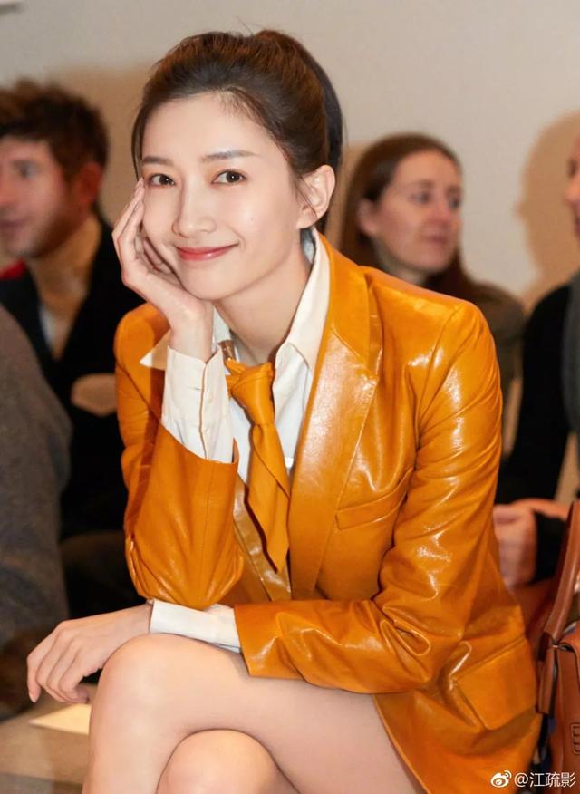 江疏影|超A的西装裙，还有谁比戚薇更合适？