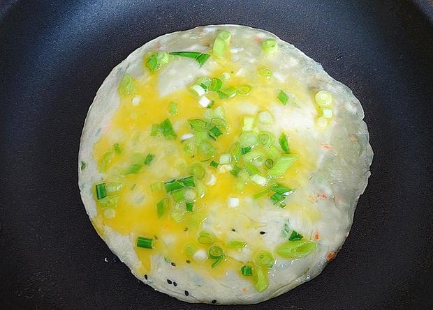 葱花|最近早餐迷上吃它,5分钟做好的鸡蛋饼,简单省事,好吃又顶饱