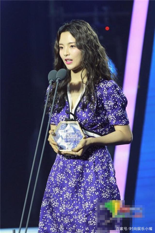 超越|杨超越299平价货走红毯被嘲，晚上换了条名牌裙，网友：不如不换