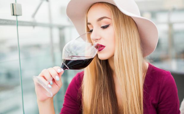 宴席|葡萄酒保质期有10年，到期后还能喝吗？看完这2个原因你就懂了