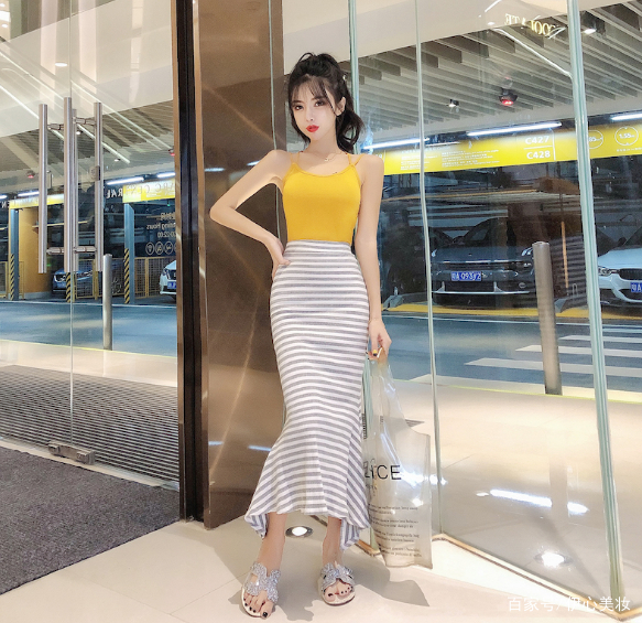 下半身|半身裙如何搭配？学会这3个小技巧，让半身裙更气质时髦不单调