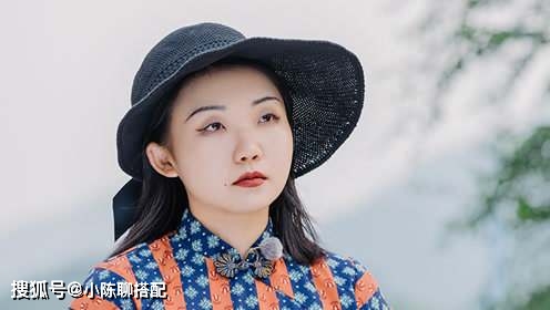 披肩|微胖女生想要穿搭显瘦，多跟辣目洋子学，胖女孩也可以穿得美丽