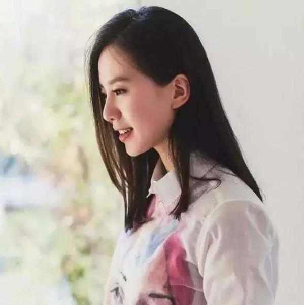曲线|刘诗诗穿搭有气质，三十岁的女人，可以学习一下
