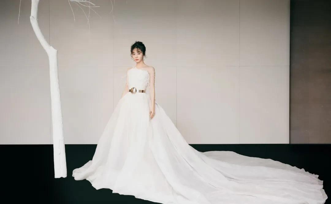 袁冰妍|星动之夜,关晓彤总算穿对,王一博蕾丝辣眼,赵丽颖艳压全场