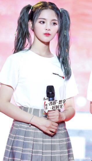 仙女|杨超越真是小仙女一枚,身穿白T+百褶裙,在线撩人,颜值爆表