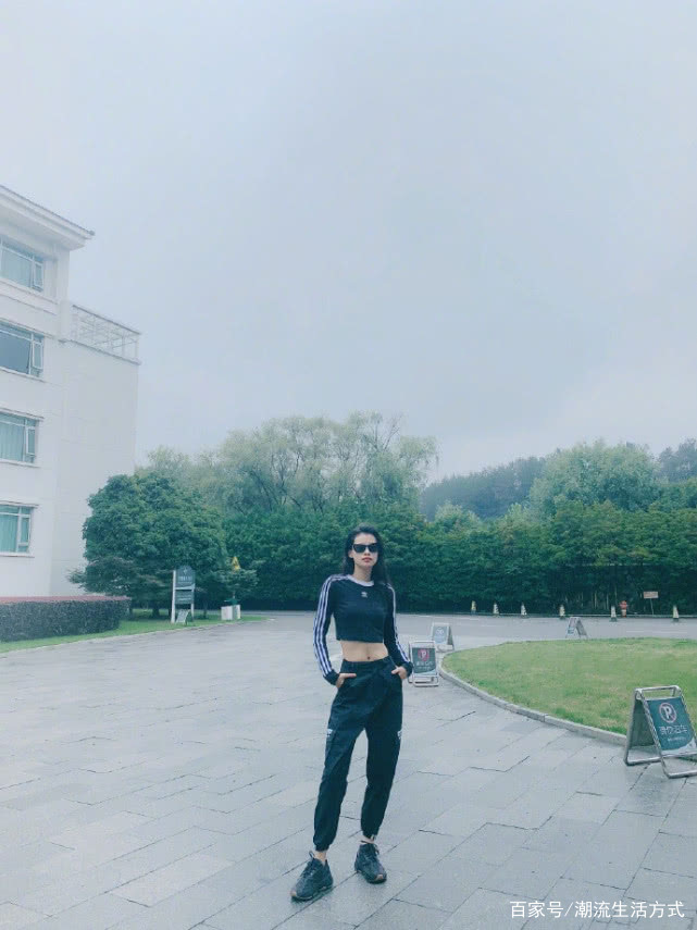 孙怡|孙怡会穿，见闺蜜和见老公穿不同私服，穿一条绿色碎花裙好美！