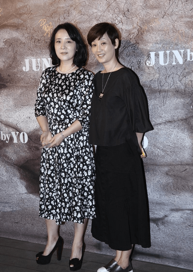 发型|当陈小艺和徐帆同框，终于明白50、60岁女人，为什么都喜欢留短发