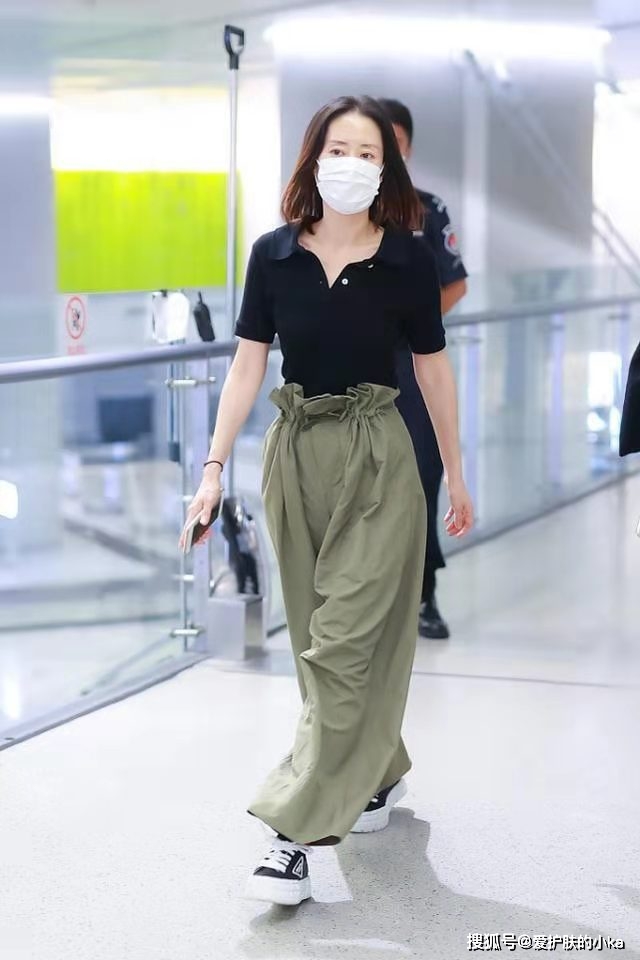 大姐|刘敏涛虽然是“阿姨辈”，穿牛仔装却嫩似小姑娘，哪像70后的人