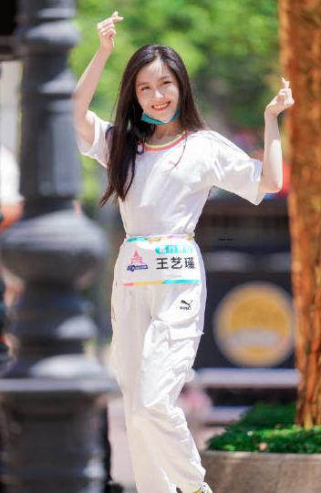 氛围|丝芭是不是开了“鞠学”课？各个妆容和神态都太像小鞠了