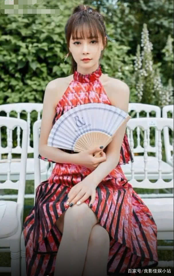 杜海涛|沈梦辰为了证明自己瘦,把裙子当上衣穿,意外穿出高级感