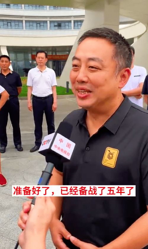 原创太甜了！马龙遭刘诗雯“小拳头乱揍”，家有校花娇妻不敢造次
