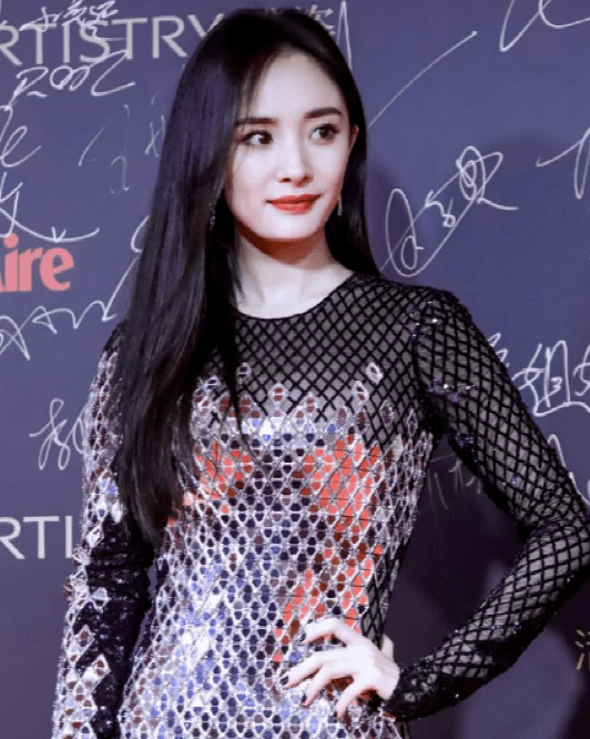 何穗|红毯的“村”造型：杨幂身挂渔网，刘亦菲红配绿，超模何穗也翻车