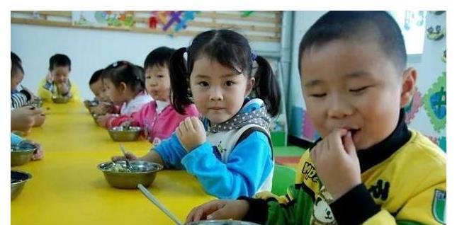 因为|4岁宝宝被5次退园，老师说：我不是保姆，宝妈尽无言以对