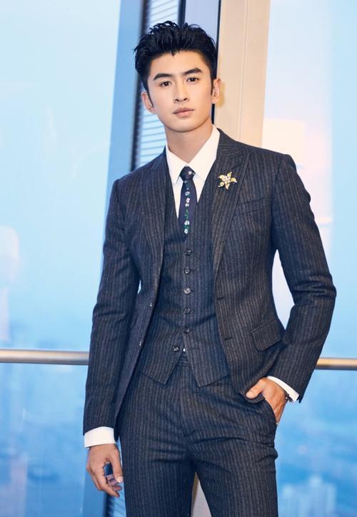 李泽锋凭借《三十而已》许幻山一角一夜成名.