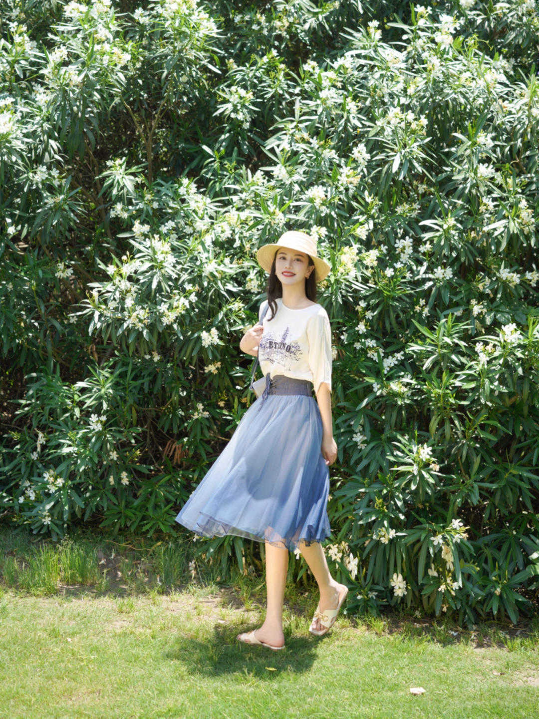 颜色|今年夏天，有种穿搭火了，叫“T恤+牛仔裤”， 谁穿谁好看！