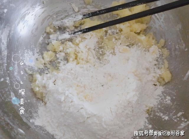 成菜|土豆别炒菜了,做成小零食,不用面粉,外酥里糯,做法简单