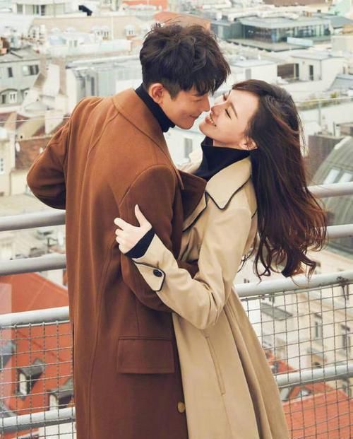 官宣|罗晋再次喜当爹？唐嫣小腹隆起疑怀有二胎，网友：小王子要来了？