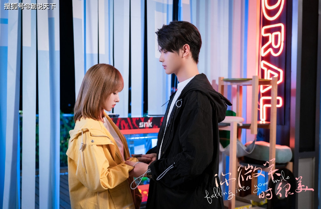 现实|《你微笑时很美》上线争议多，官博公开回应质疑，仍难平众怒？