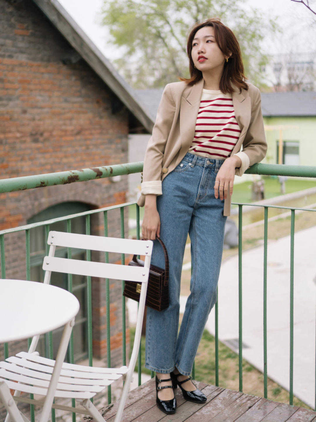显得|牛仔裤的n个搭配方法,显气质还减龄,高级时髦