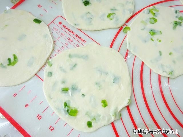 能量|快手葱油饼，外酥里软，15分钟完成，能量足又抗饿，太香！