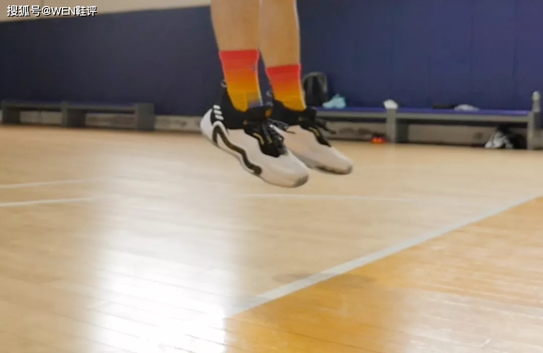 衰减性|adidas 米切尔3代实战：性能在线 稳定有余 惊喜不足