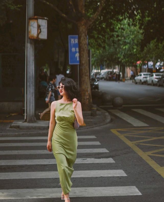 视觉|想成为精致的女人，就要穿对服装了，合适的穿搭会让整个人更优雅