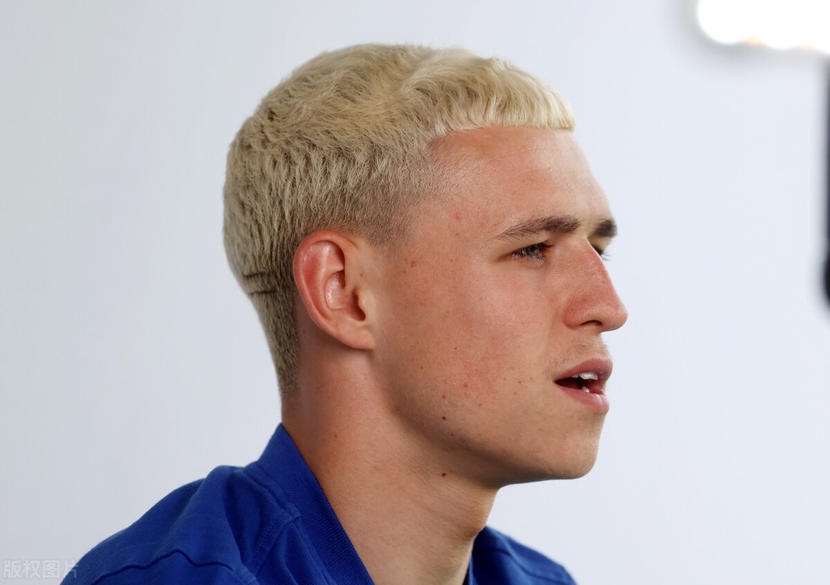 原创英格兰队幸运避免染发福登奶奶灰瓜皮发型冲击2022年夏天的时尚