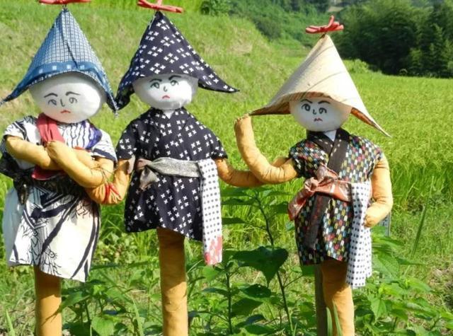 日本最“诡异”的村庄，道路两旁都是人偶，晚上竟无游客敢出门_稻草人