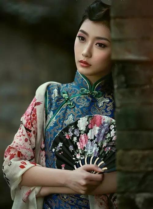 三条|女人过35岁穿什么？和T恤+短裤说再见，这三条裙子更适合你