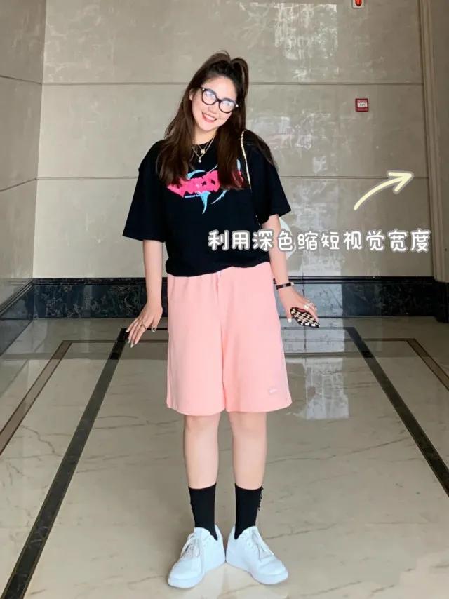 高个子|穿来穿去，还是T恤最实用，今夏这样选款、挑色，上身才时髦吸睛