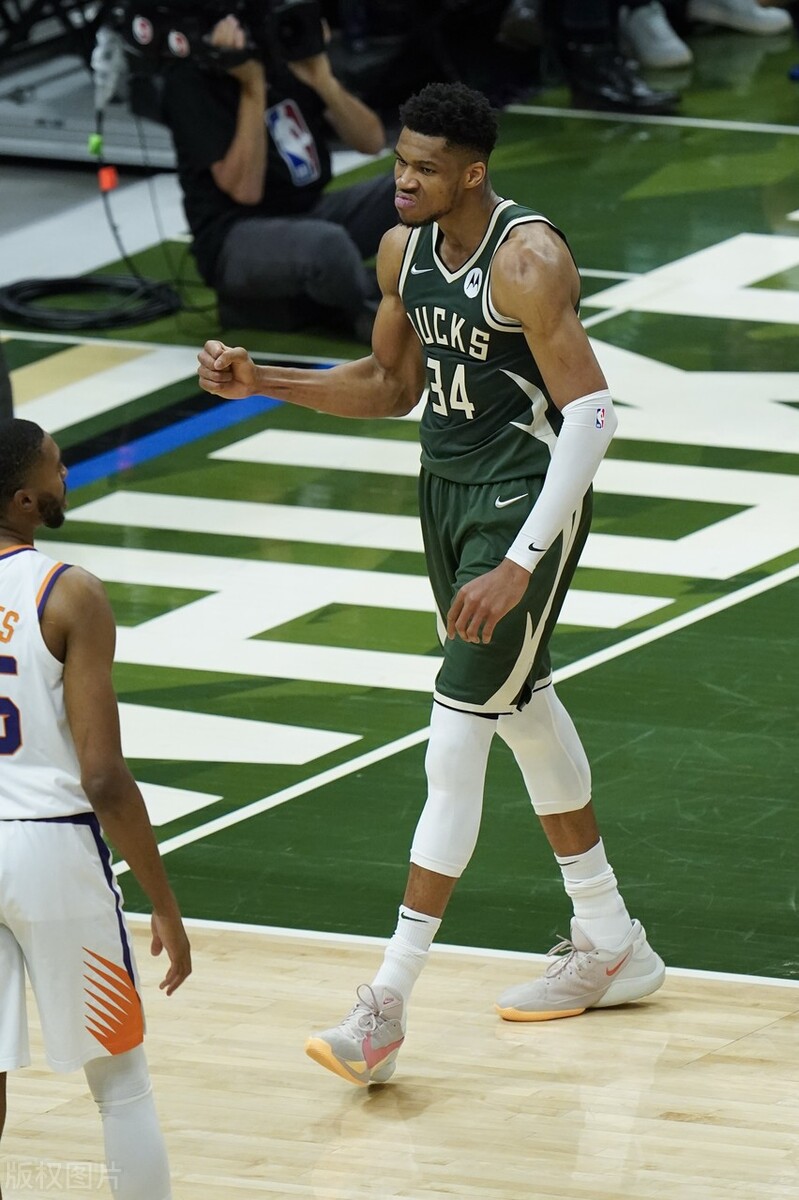 41分13板6助,字母哥变身希腊怪兽!5人得分上双雄鹿主场吊打太阳