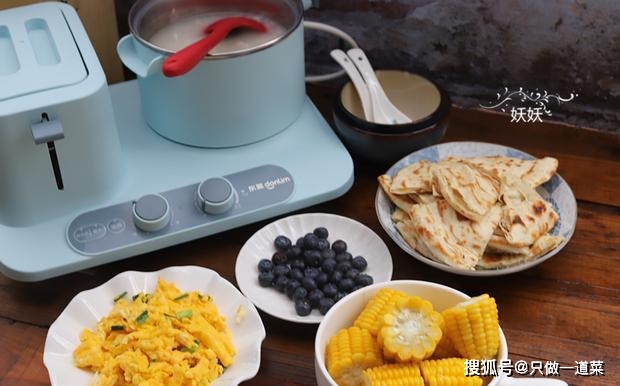 电饭煲|早起10分钟搞定小学生的早餐，有汤有菜有主食，一个星期不重样