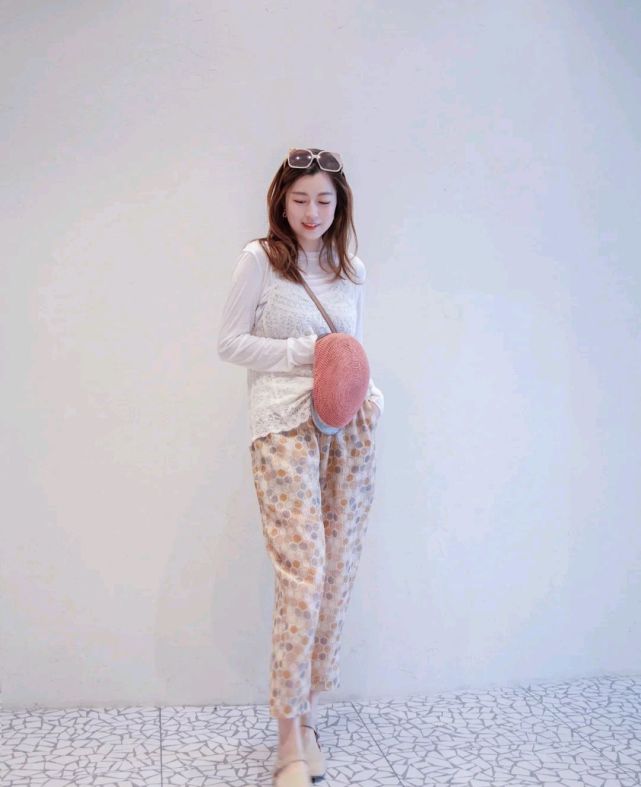 能在|会穿衣搭配很关键，只要会搭配，穿上基础款也能在人群中脱颖而出