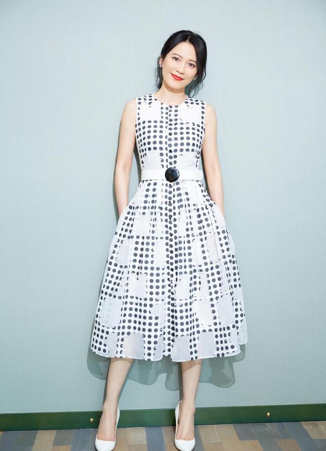 因为|真正精致优雅的女人，夏天很少穿t恤、短裤