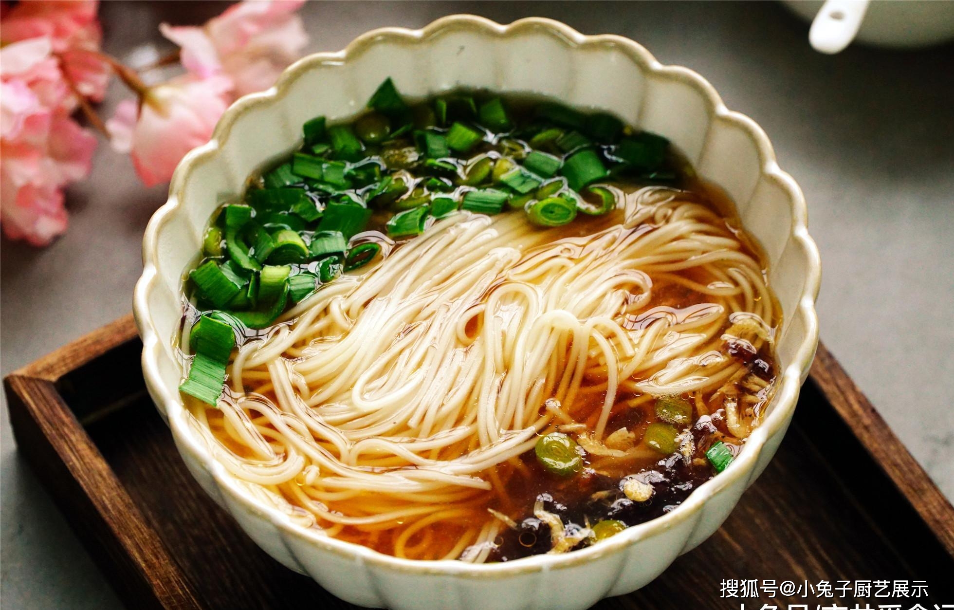 虾皮|天热，早餐最馋这碗面，清爽不油腻，三两下就做好，越吃越喜欢
